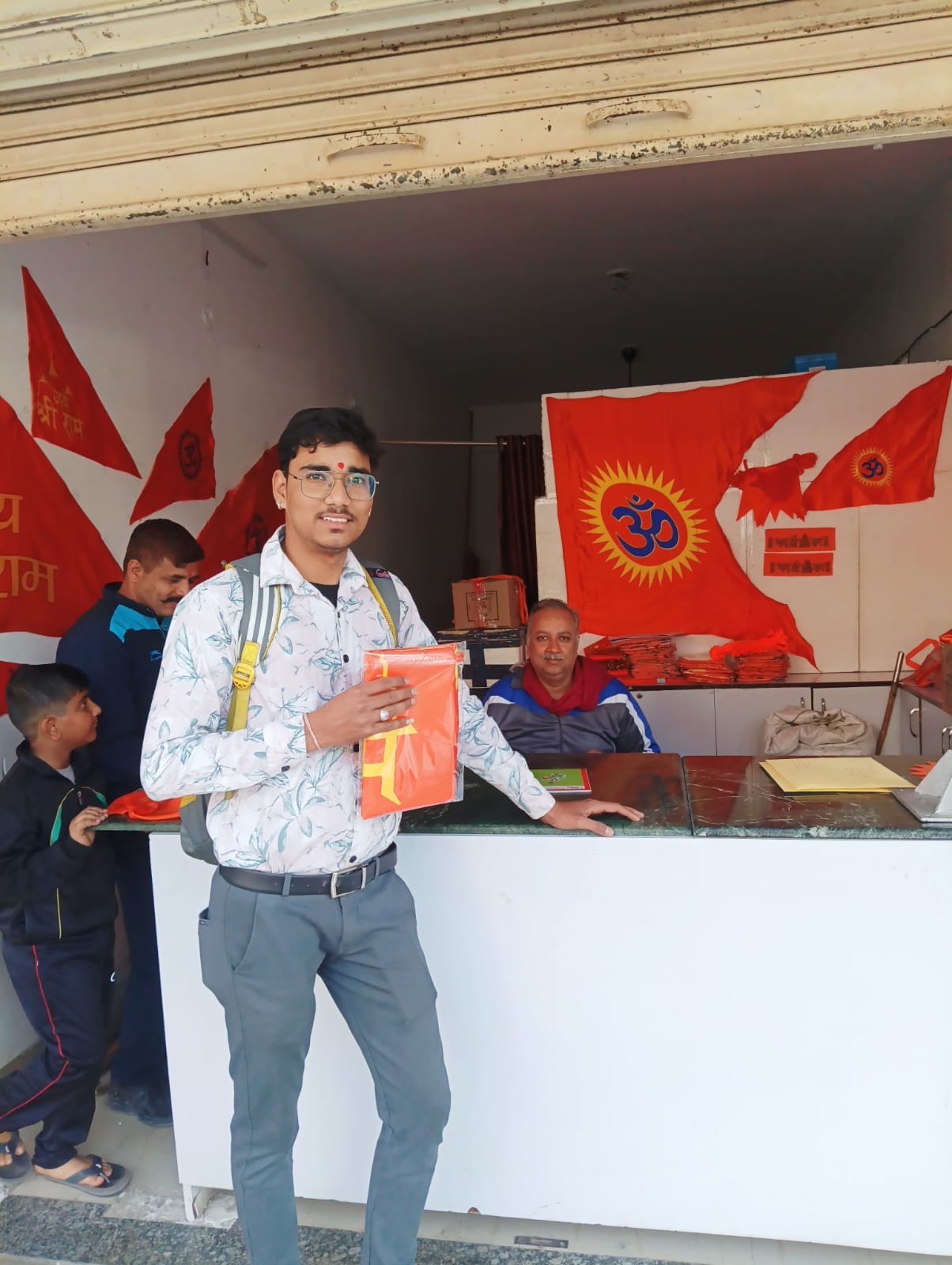 हमारे सम्मानीय भगवा धारी